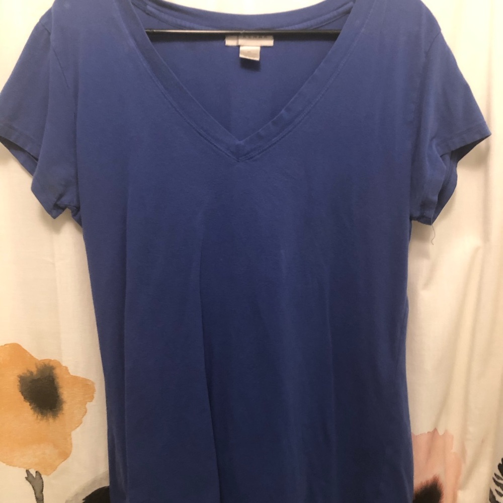 Plain T-shirt, very comfortable with V neck